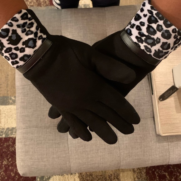 Passion of Essense Accessories - Black and White Fashion Gloves